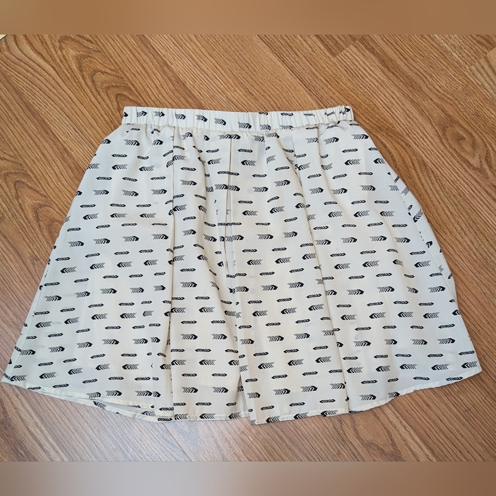 Skirt White With Feathers Size Medium
